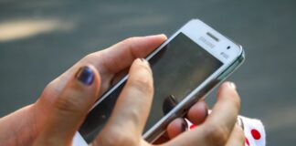 Експерти розповіли, як самотужки полагодити тріщини на склі телефона