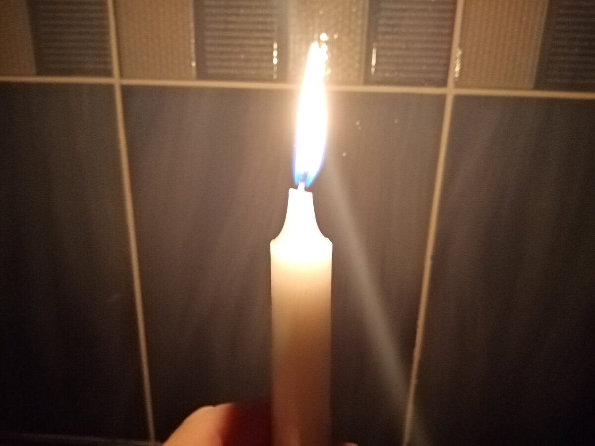 Експерти порадили, яку корисну річ зробити із залишків свічок для полегшення побуту