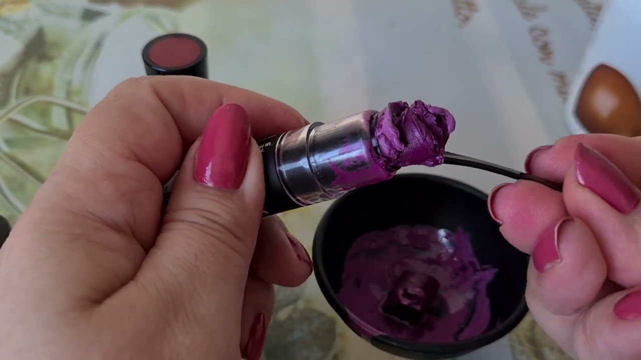 Господині розповіли, як використовувати старі тюбики від губної помади на кухні