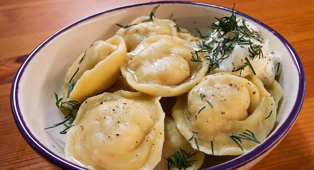 Рибні пельмені більше не купую – готую їх власноруч: соковитість зашкалює, їм навіть без майонезу та сметани 