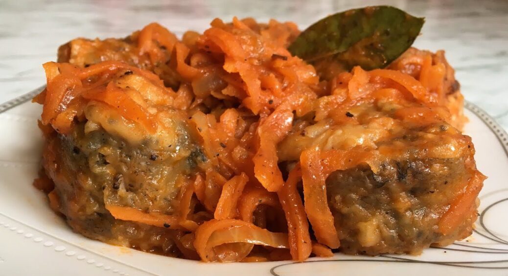 Хек у томатному соусі – найсмачніша страва березня 2026 року: готую її з цибулею та морквою. Рецепт 