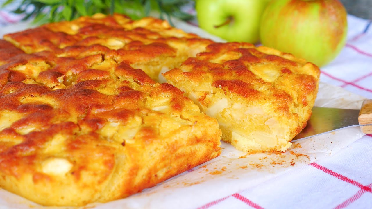 Кулінари поділилися рецептом заливного яблучного пирога з майонезом