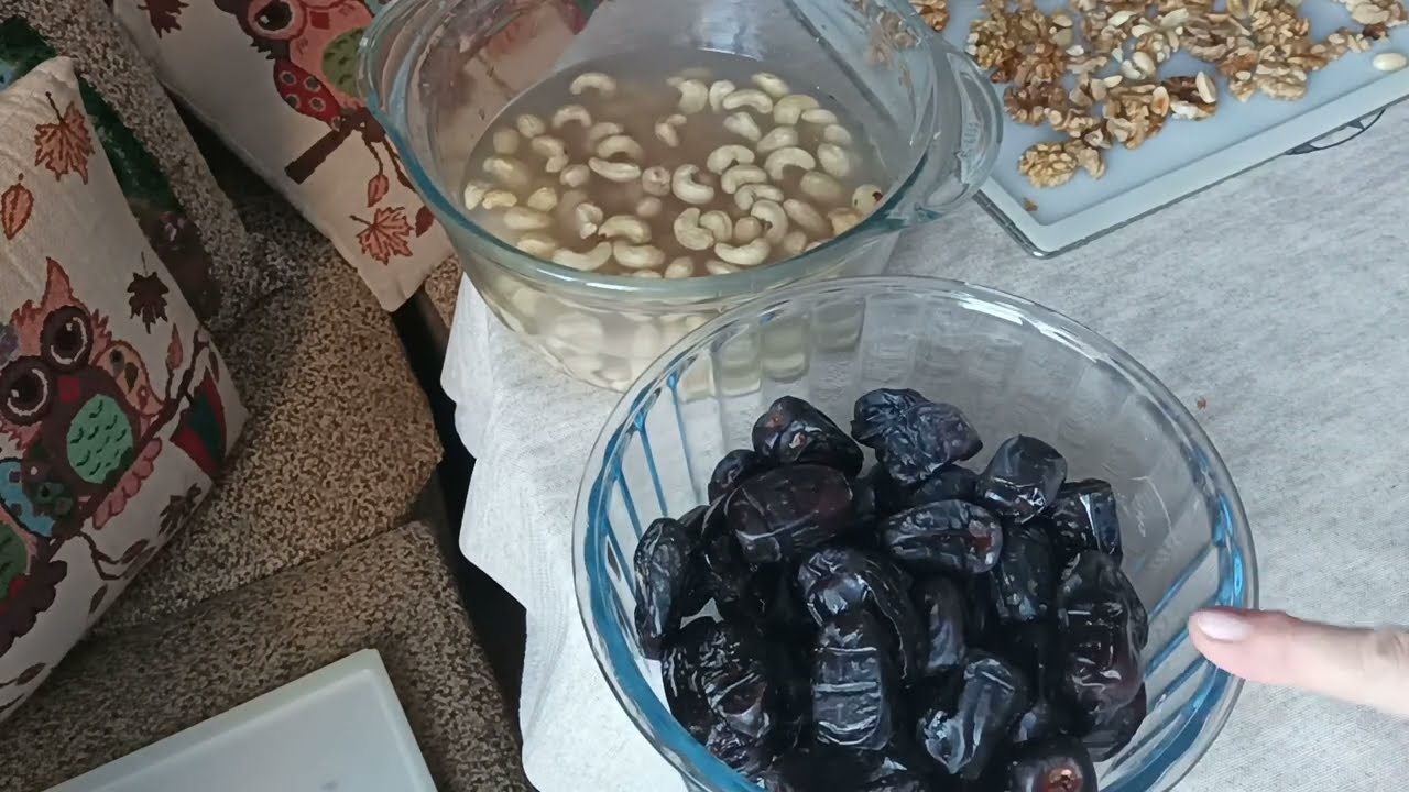 Господині розповіли, як насправді правильно очищати сухофрукти та горіхи