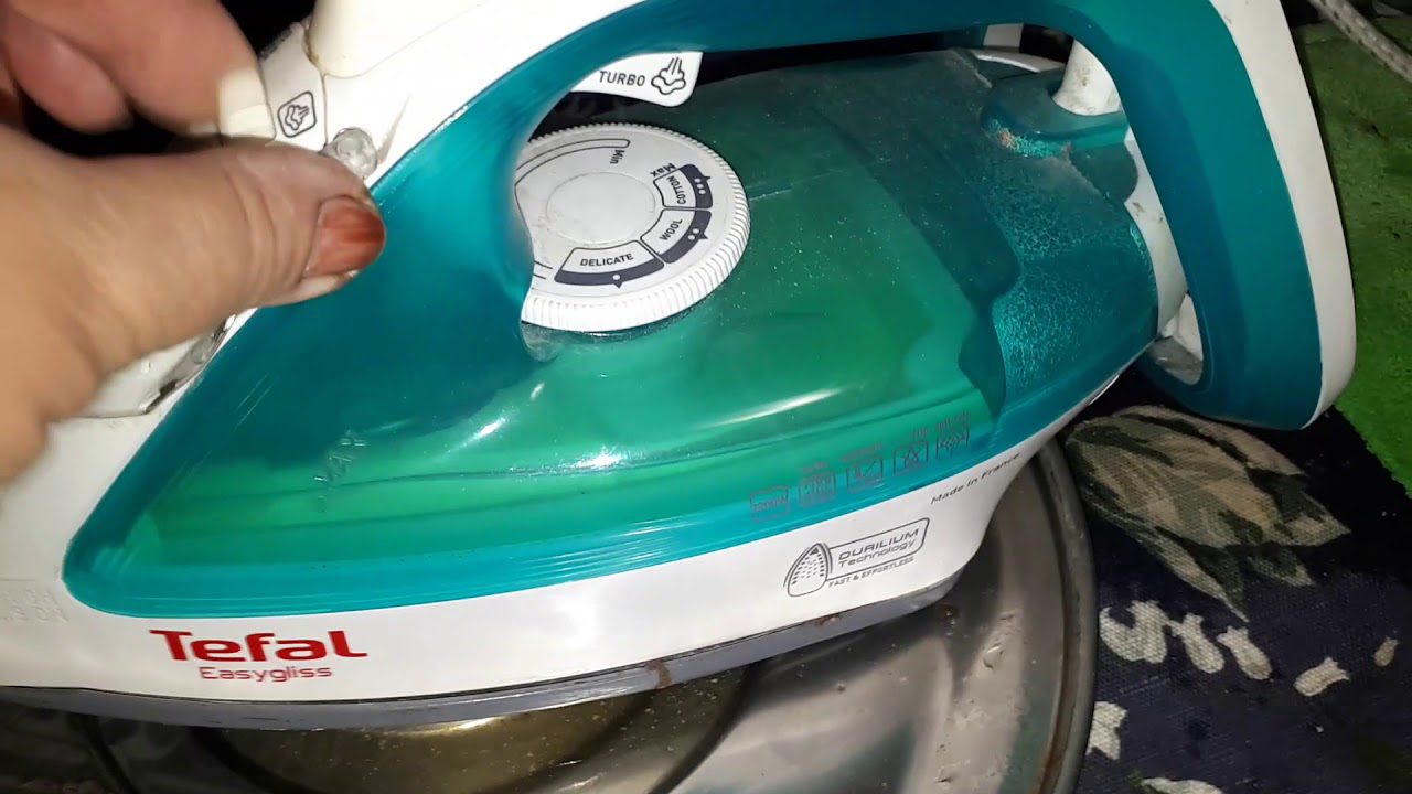 Господині розповіли, як почистити праску від накипу за 20 хв у домашніх умовах