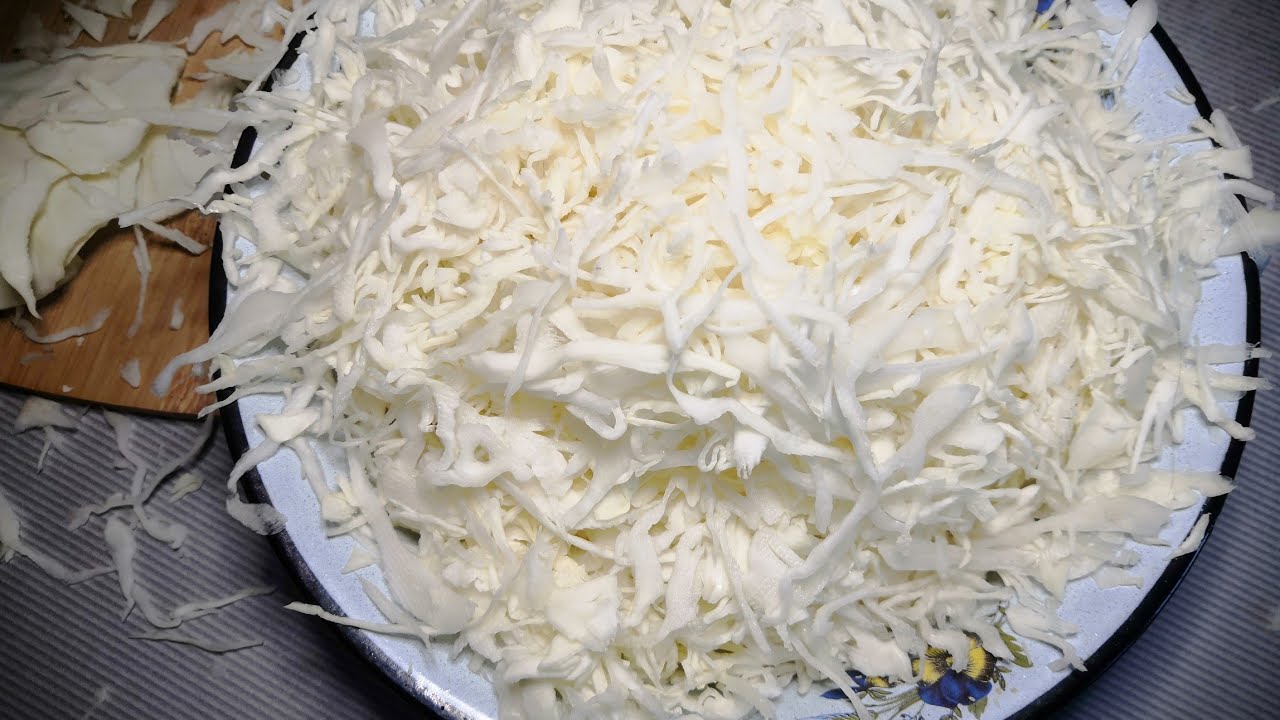 Шеф-кухарі розповіли, як дрібно та швидко нашаткувати капусту без ножа