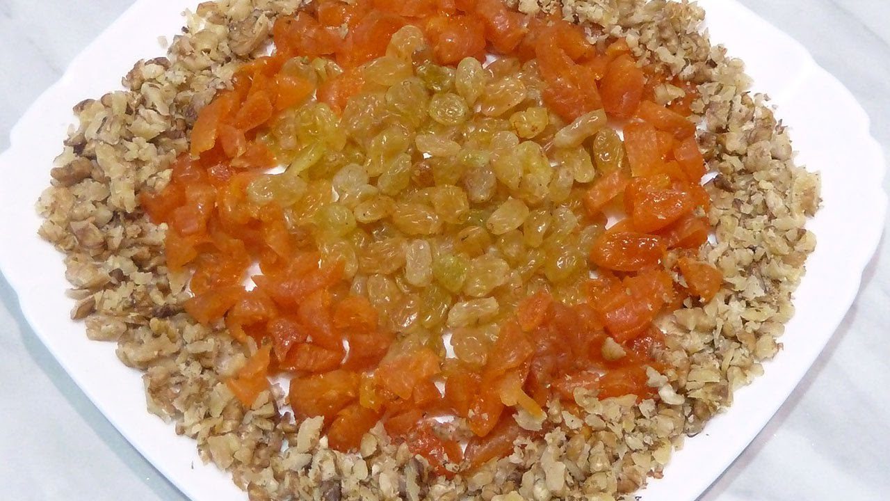 Господині розповіли, як насправді правильно очищати сухофрукти та горіхи