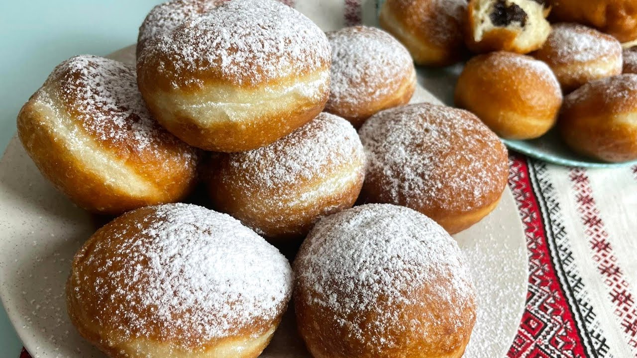 Кулінари розповіли, як приготувати пишні пісні пампухи з маком