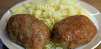 Кулінари розповіли, у чому краще обваляти котлети, якщо вдома немає борошна