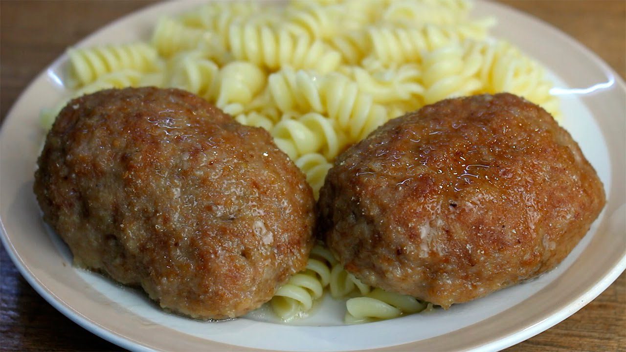 Кулінари розповіли, у чому краще обваляти котлети, якщо вдома немає борошна