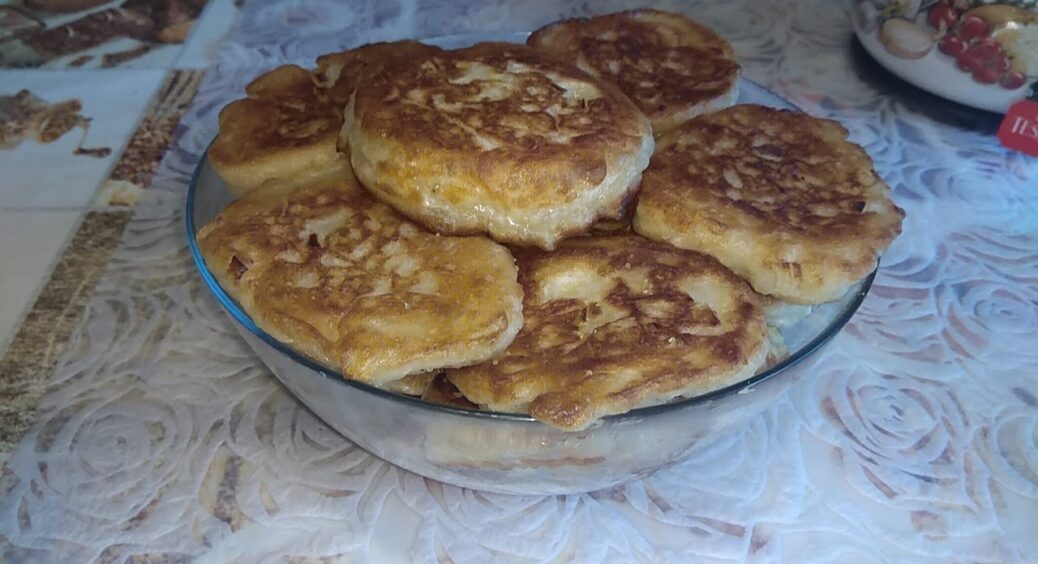 Смачнючі пісні біляші з картоплею в піст: тісто повітряне, а начинка – неймовірно соковита навіть без м’яса 