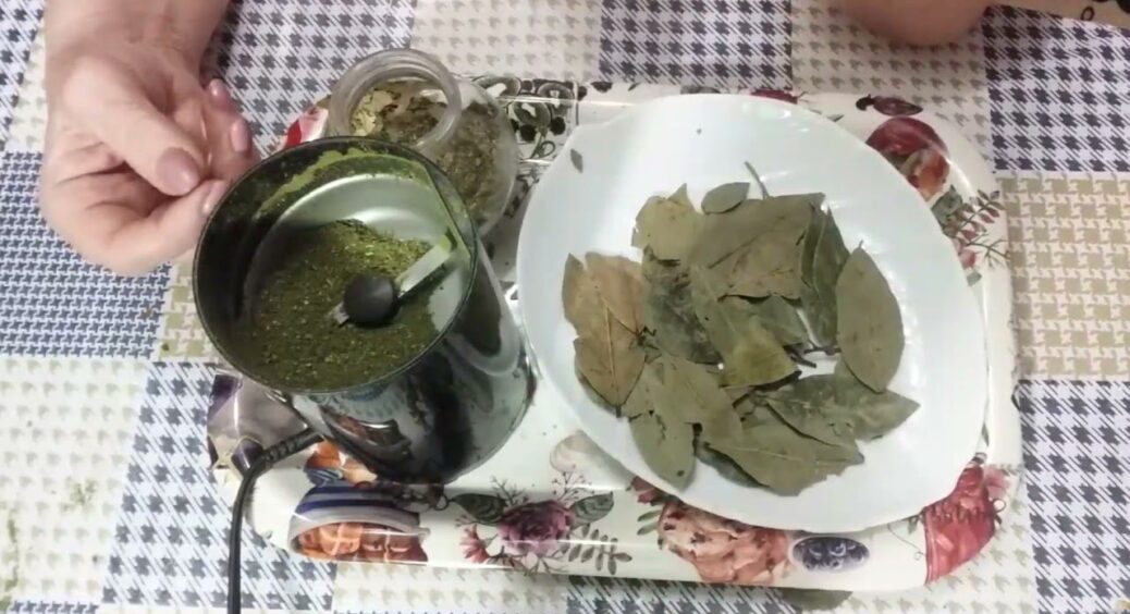 На кухні аромат як у дорогому ресторані: кулінари розповіли, де варто зберігати лавровий лист – не в шафі 