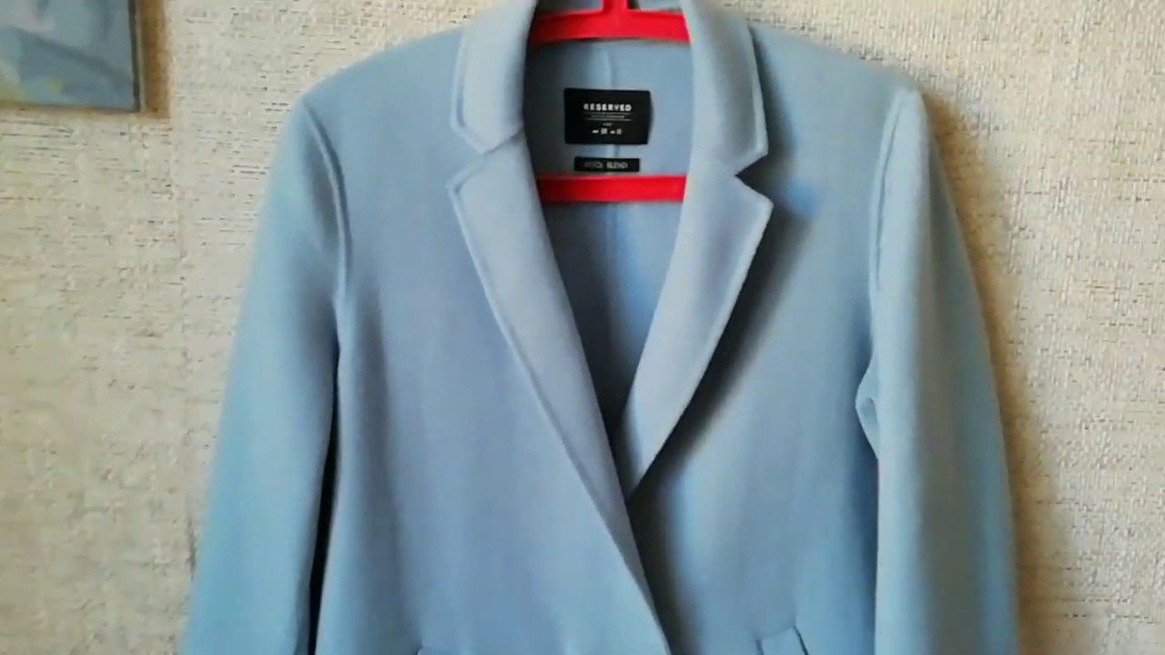 Господині розповіли, як привести в порядок весняне пальто