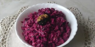 Кулінари поділилися рецептом салату з буряка з яблуком, горіхами і чорносливом
