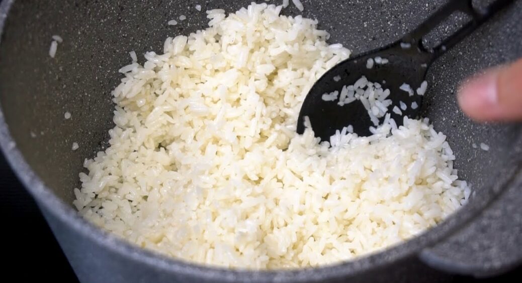 Головні секрети господинь із 38-річною практикою: 4 нестандартні способи застосовування рису в побуті 