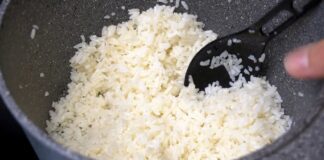 Кухарі розповіли про цікавий лайфхак перед варінням рису