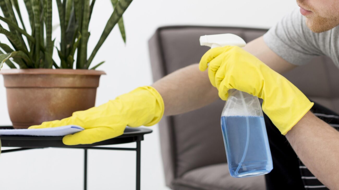 Господині розповіли, як власноруч зробити універсальний розчин для прибирання