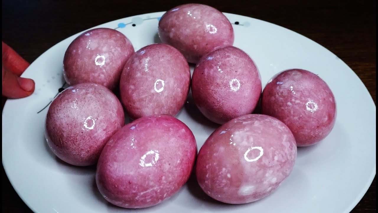 Господині розповіли, як пофарбувати яйця в різні відтінки рожевого