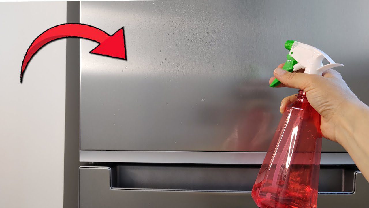 Господині розповіли, як легко очистити дверцята холодильника від бруду