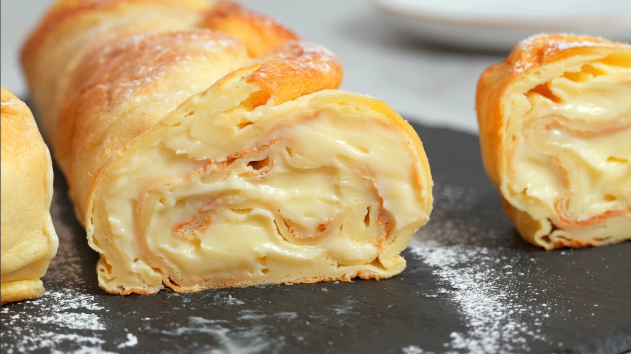 Кулінари поділилися рецептом рулету із дуже ніжним заварним кремом