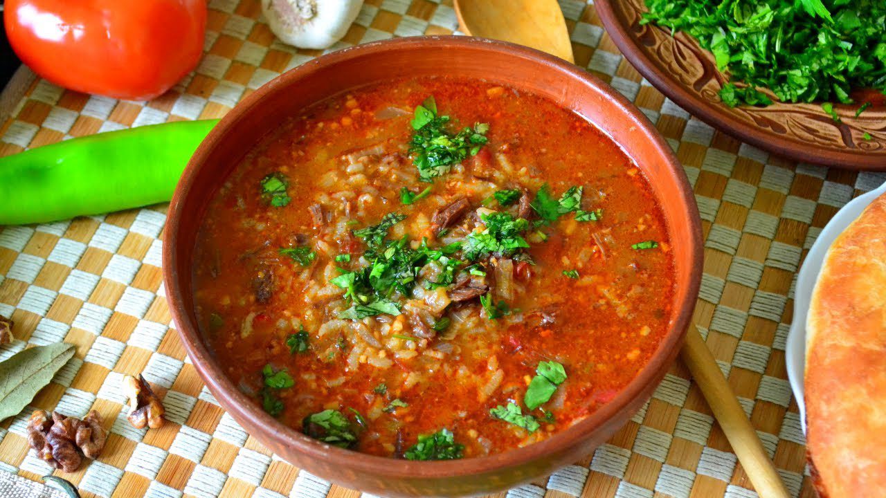 Кулінари поділилися класичним рецептом грузинського харчо