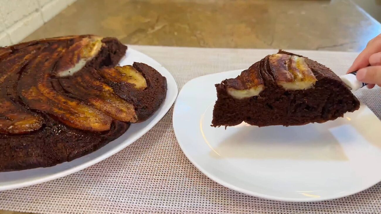 Кулінари розповіли, як приготувати банановий пиріг на сковороді