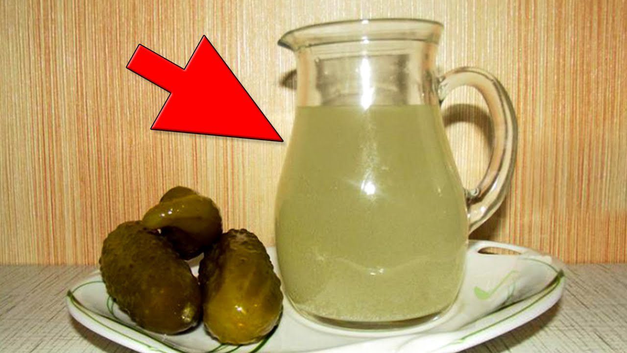 Господині поділилися незвичайними способами використання огіркового розсолу