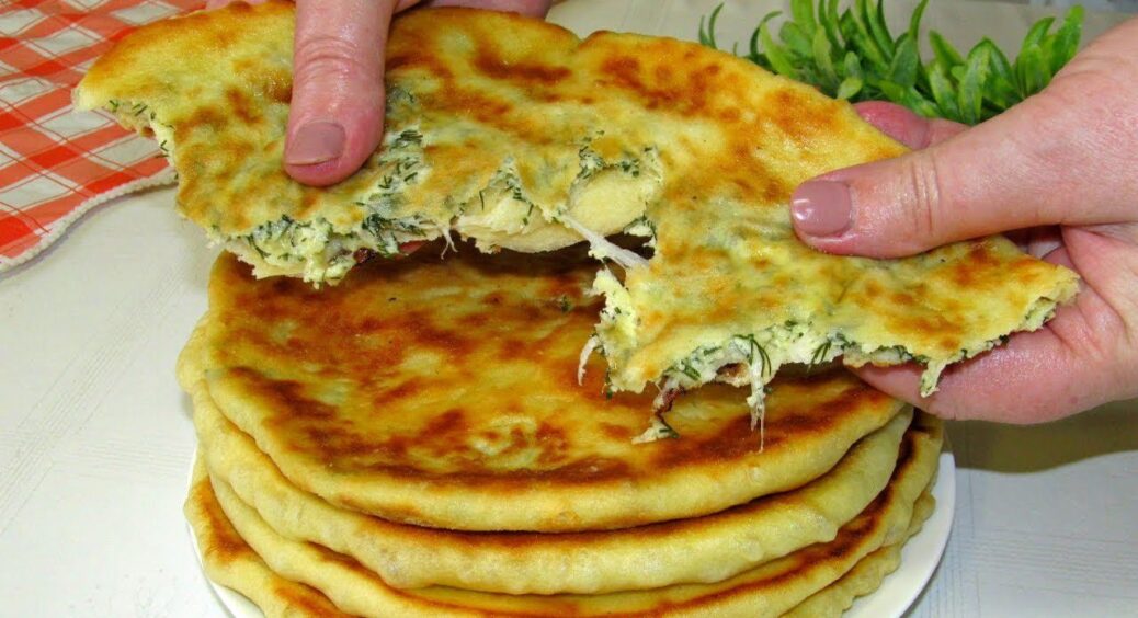 Найсмачніші хачапурі на сковороді за лічені хвилини: з сиром, зеленню, тісто на кефірі – обожнює вся родина 