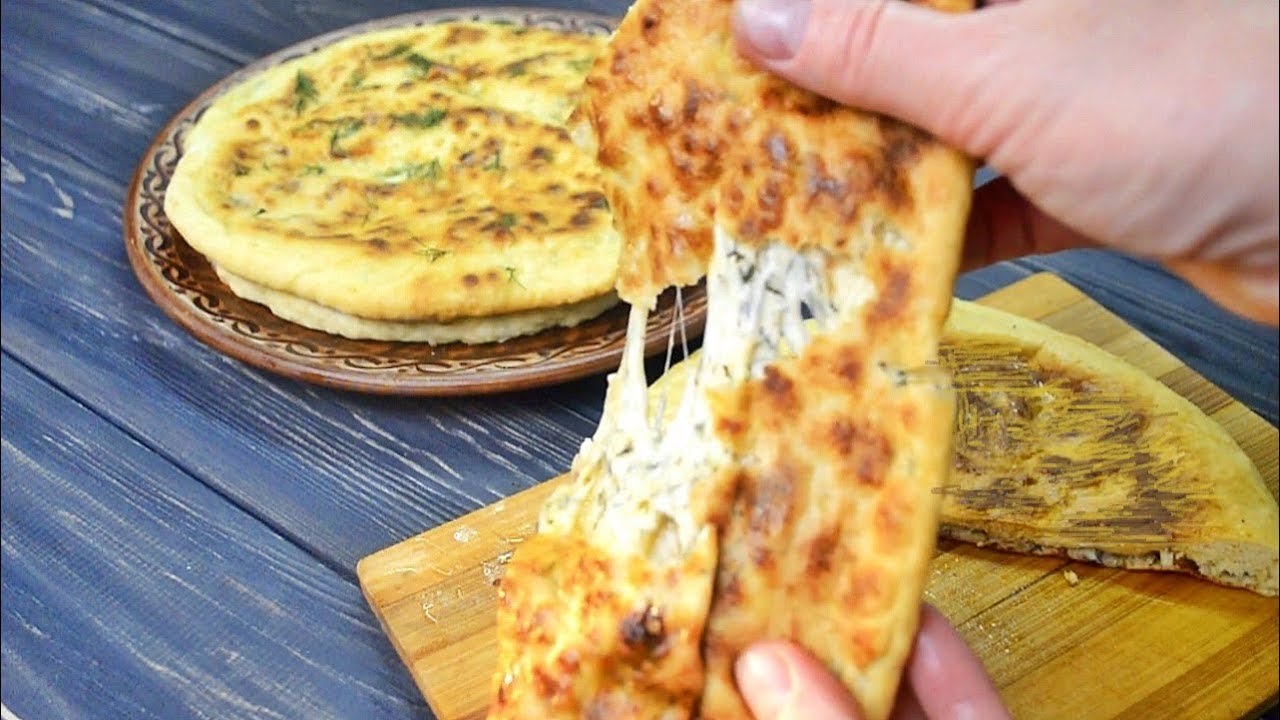 Кулінари розповіли, як приготувати хачапурі з сиром та зеленню на сковороді