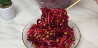Кулінари поділилися дуже простим рецептом бурякового салату з горошком