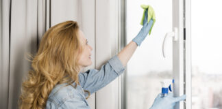 Господині розповіли, як вимити вікна без розводів і зберегти їх чистими надовго