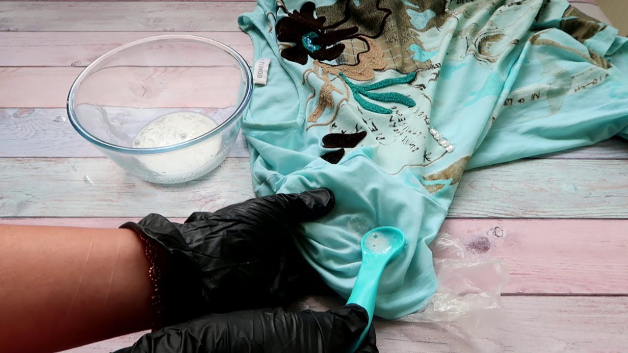 Господині поділилися дієвим методом боротьби з плямами, що в'їлися, на одязі