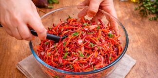 Кулінари поділилися рецептом салату з буряка та моркви з азіатською заправкою