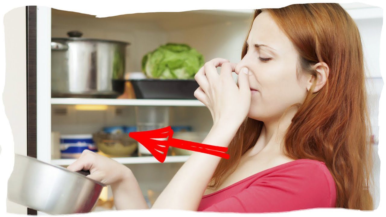 Господині розповіли, як легко позбутися неприємного запаху в холодильнику