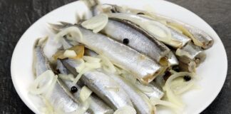 Кулінари поділилися простим покроковим рецептом маринованої мойви