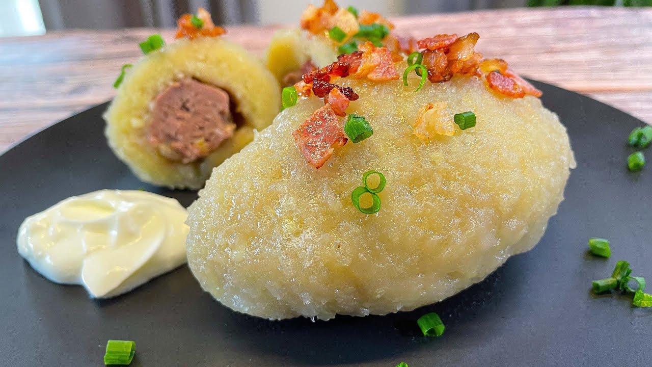 Рецепт ситних картопляних Цепелінів із м'ясом. Фото: YouTube ПОРАДНИК