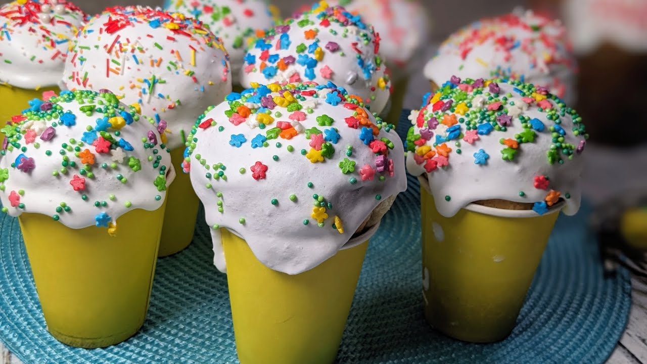 Кулінари розповіли, як приготувати смачні й швидкі паски у паперових стаканчиках. Фото: YouTube na Vkus