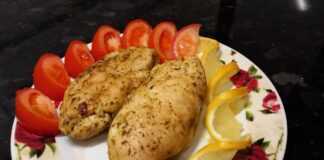 Кулінари розповіли, як варити куряче філе в окропі, щоб воно було соковитим. Фото: YouTube Поварьонок