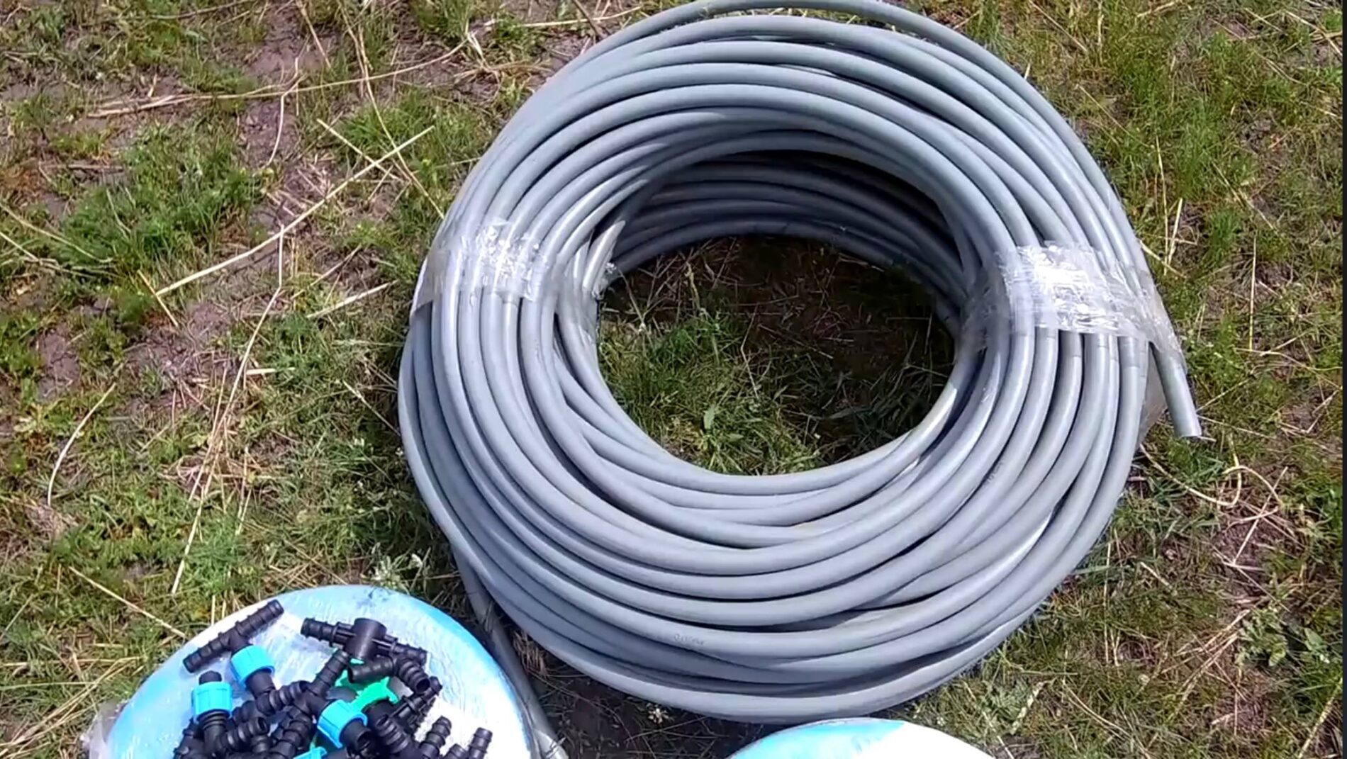 Садівники розповіли, як зробити крапельний полив своїми руками. Фото: YouTube Зелена Планета