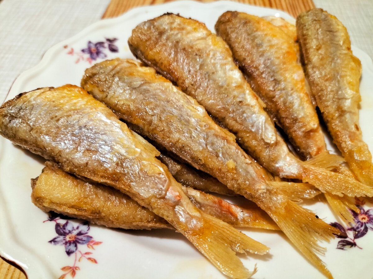 Експерти розповіли, як позбутись від аромату смаженої риби на кухні за допомогою рушника