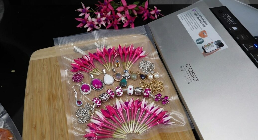 Купила вакууматор для продуктів, але знайшла йому 1 крутіше застосування: цей розумний трюк полегшує життя 