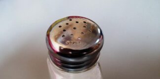 Як зберігати сіль, аби не було грудочок