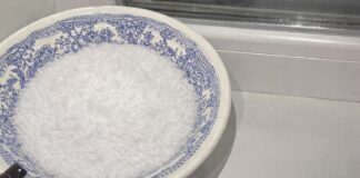 Господині розповіли, навіщо ставити сіль на підвіконня 