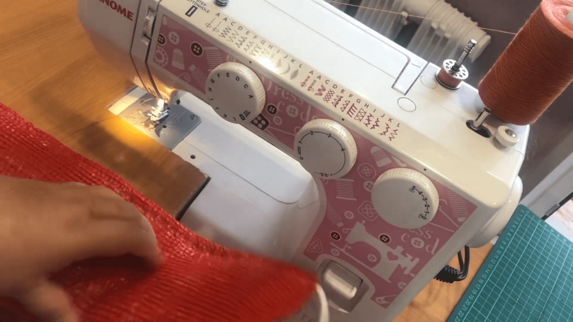 Експерти розповіли, як швидко зробити мочалку з пакувальних мішків