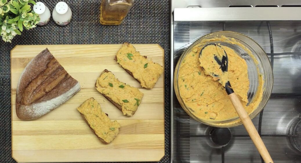 Їм цю намазку протягом усього поста, і навіть після: 4 інгредієнти + спеції — і все на хлібчик 