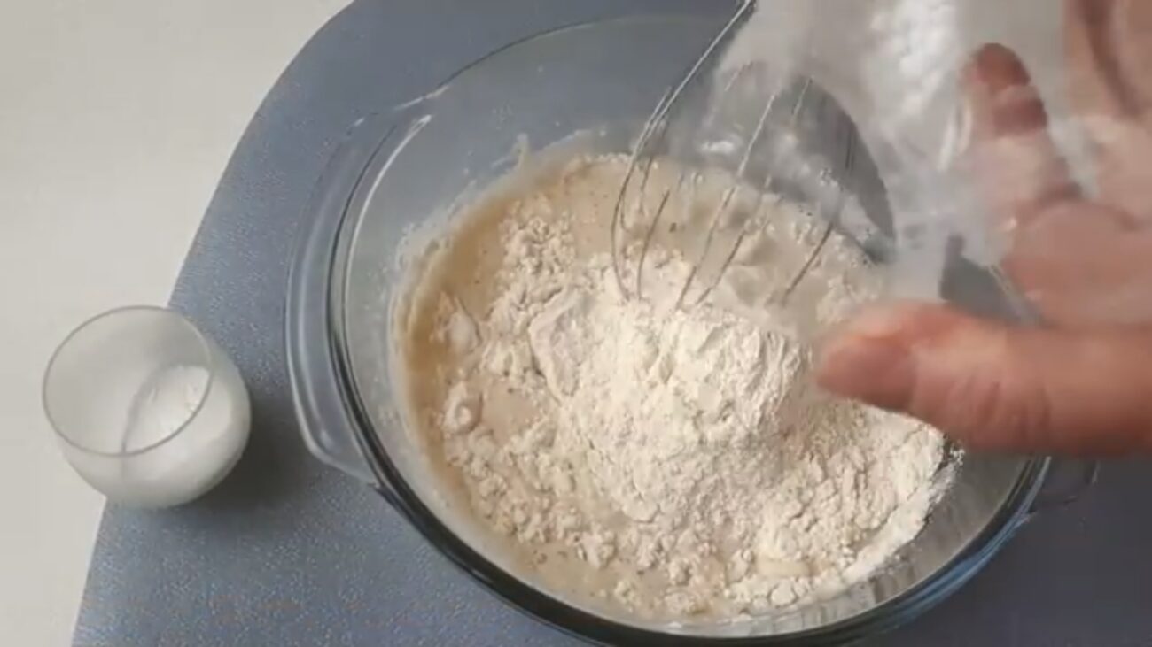 Господині розповіли рецепт пісних оладок з яблуками 