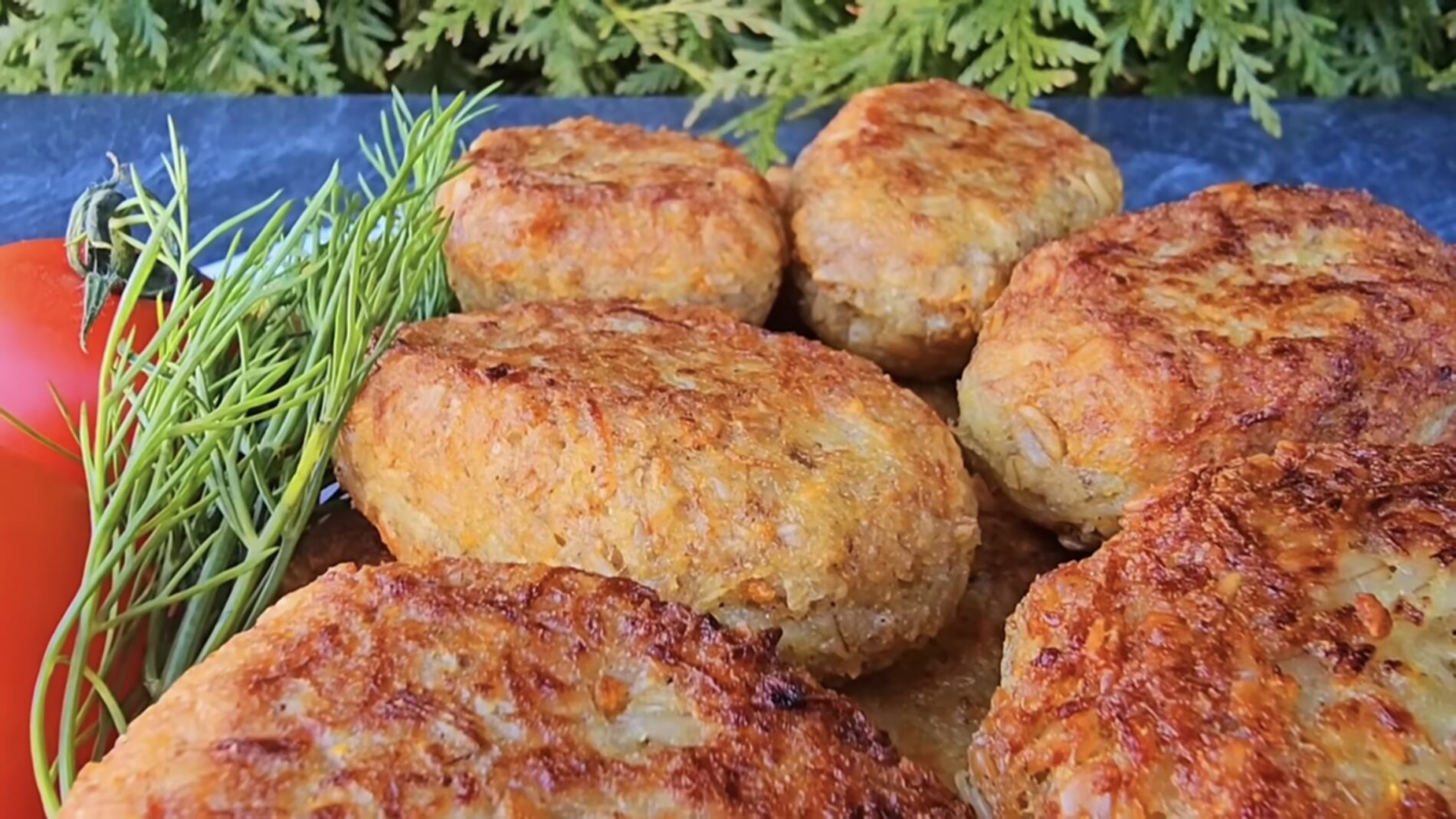 Господині розповіли рецепт соковитих пісних котлет без мʼяса 