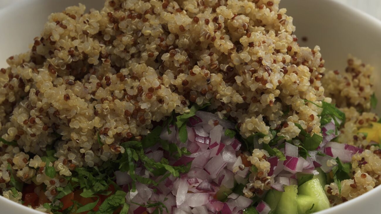 Господині розповіли, як приготувати смачний вітамінний салат на вечерю 