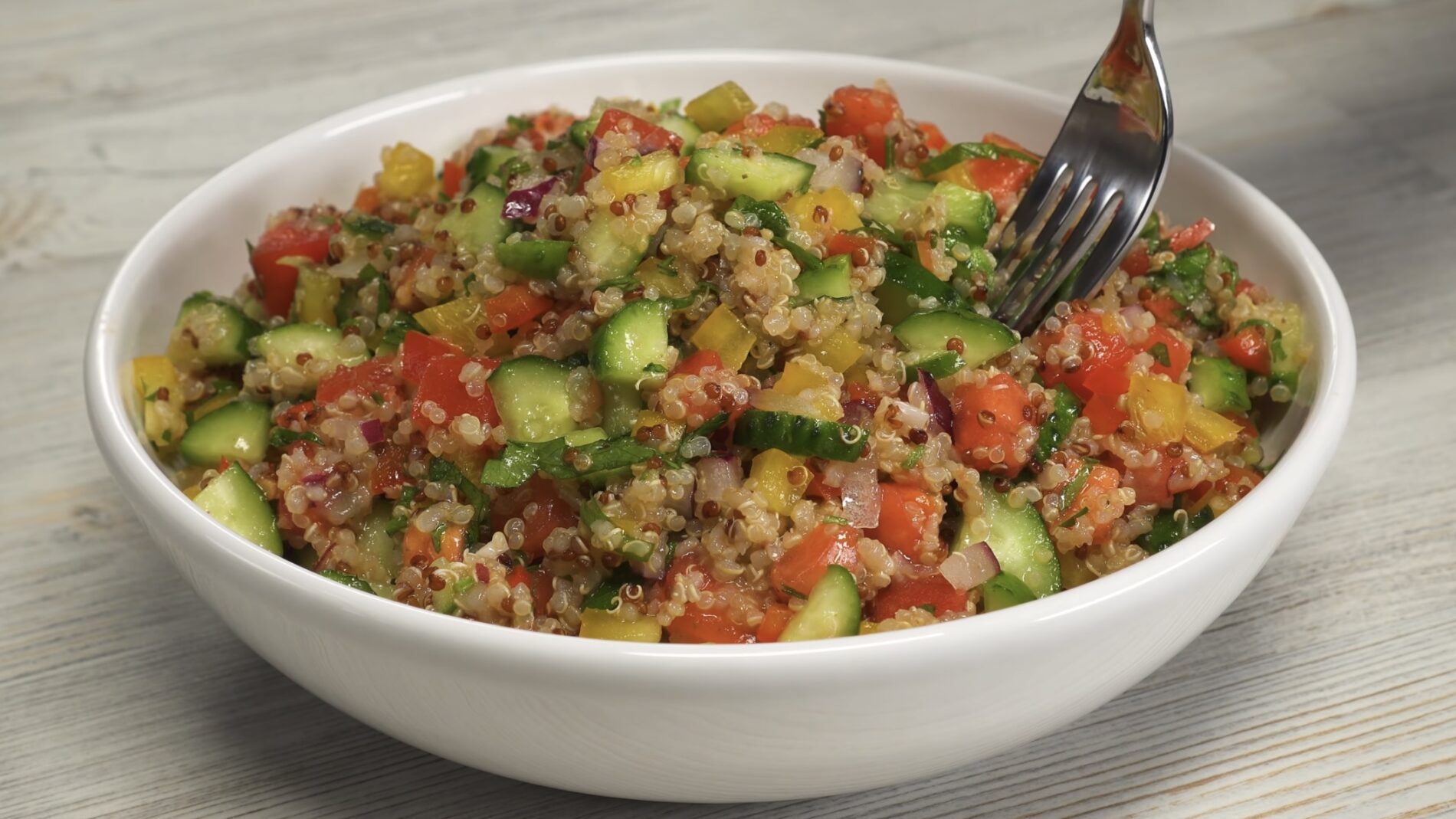 Господині розповіли, як приготувати смачний вітамінний салат на вечерю 