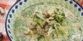 Господині розповіли рецепт смачної окрошки з мʼясом 