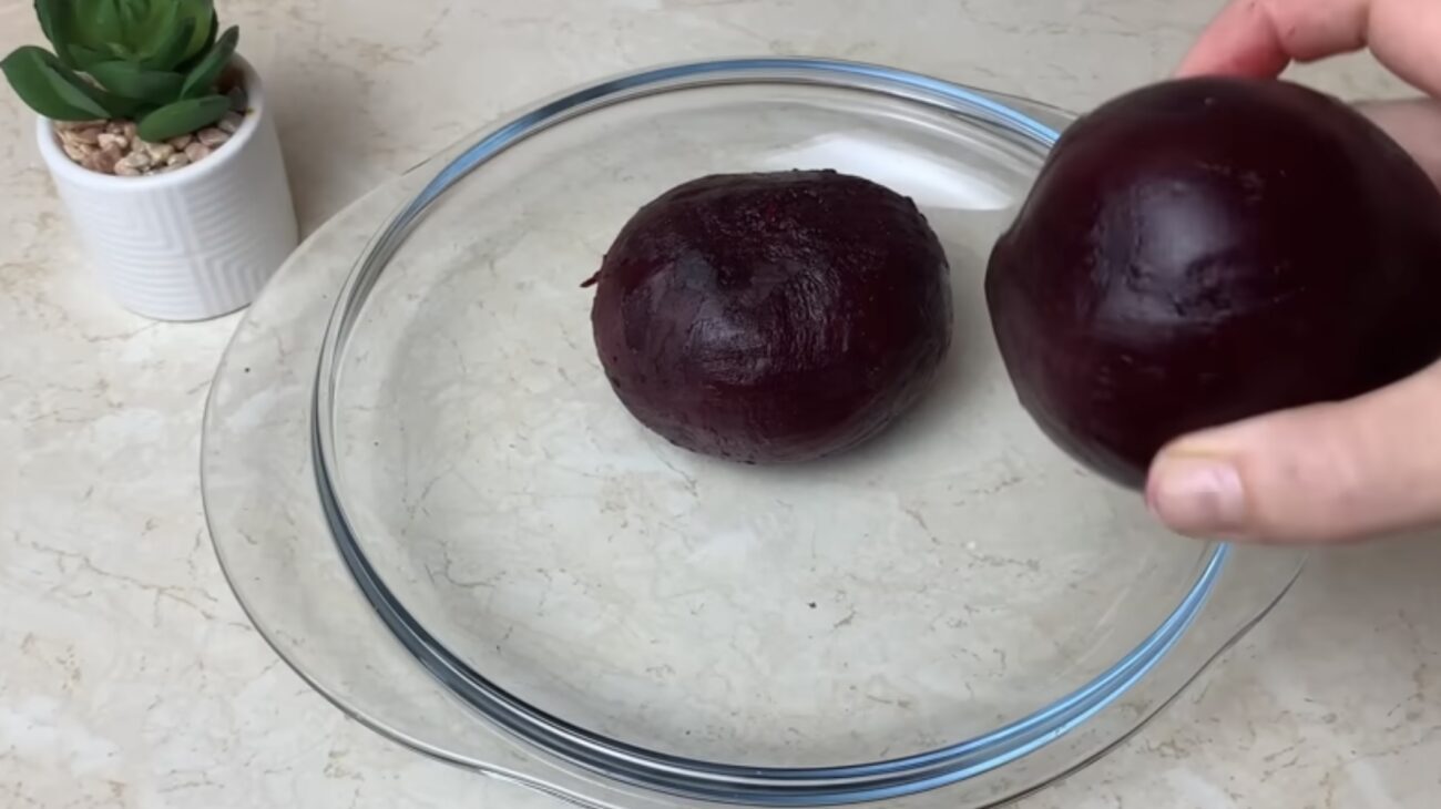 Господині розповіли рецепт смачного весняного супу із буряком 